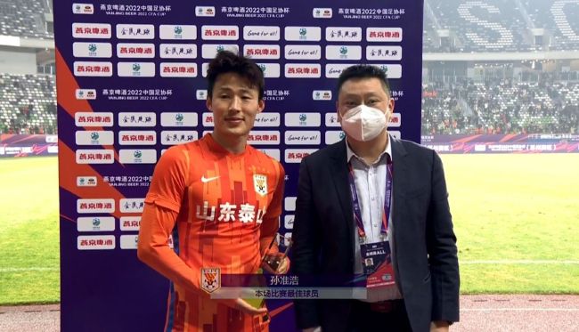 近年以监制身份活跃于内地影坛，不断扶持新导演，推出了如赵薇处女作《致我们终将逝去的青春》等，而《八个女人一台戏》则是其继《长恨歌》后，时隔13年再度出山，引得万众影迷翘首以待这部新经典的诞生